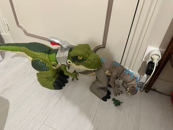 Dinosaures t rex jurassic world