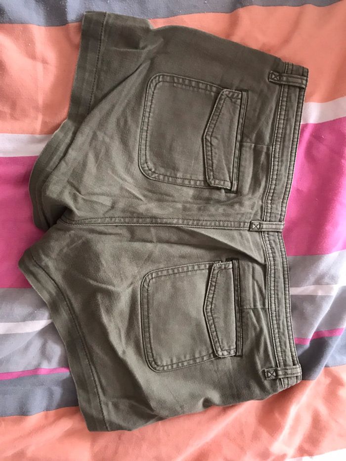 Short kaki - photo numéro 2