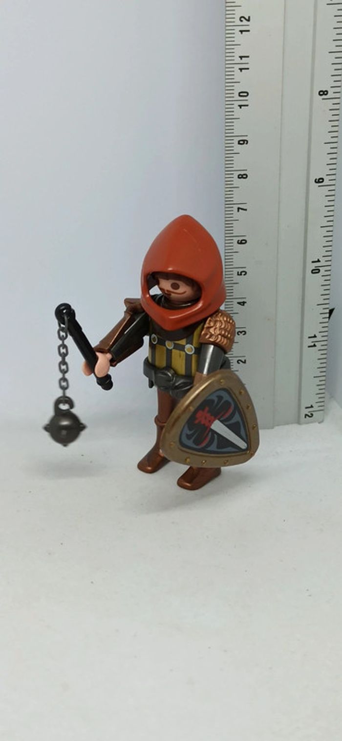 Homme chevalier avec capuche et bottes marron playmobil