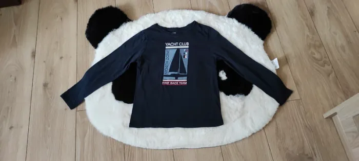 🐼T-shirt manches longues Kiabi 8 ans très bon état 🐼