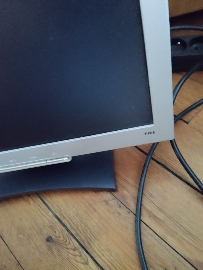 Écran ordinateur Benq T 905 diamètre 47 cm - photo numéro 7