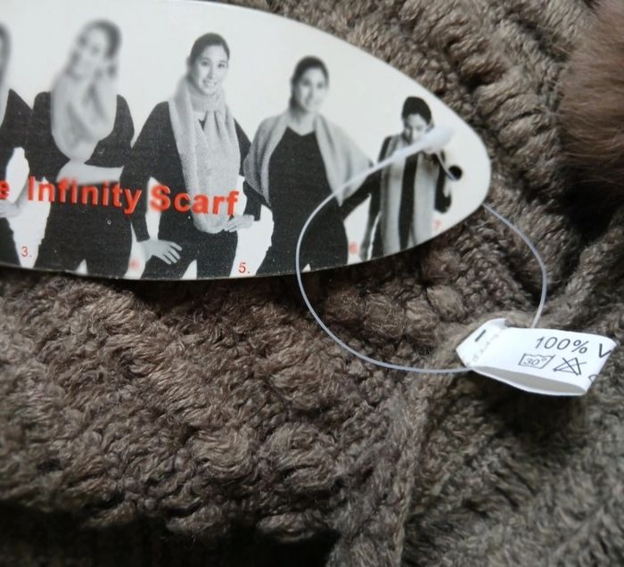 Snood / Tour de cou marron & pompons - The Infinity Scarf - photo numéro 3