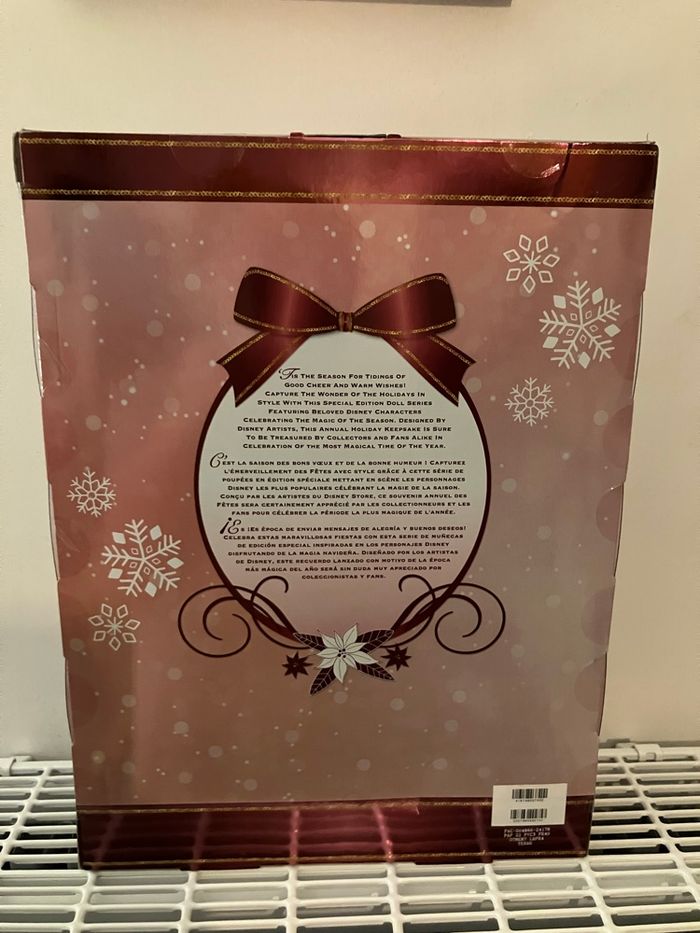 Poupée belle édition spéciale 2024 holiday - photo numéro 3