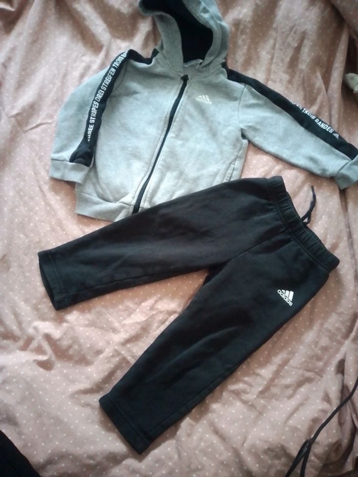 Ensemble survêtement de sport Adidas 18/24 mois