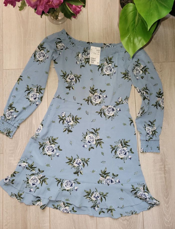 Robe bleue ciel fleurie