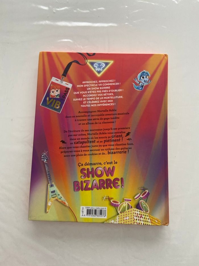 Livre + CD Audio Mortelle Adèle – SHOW BIZARRE ! - photo numéro 2