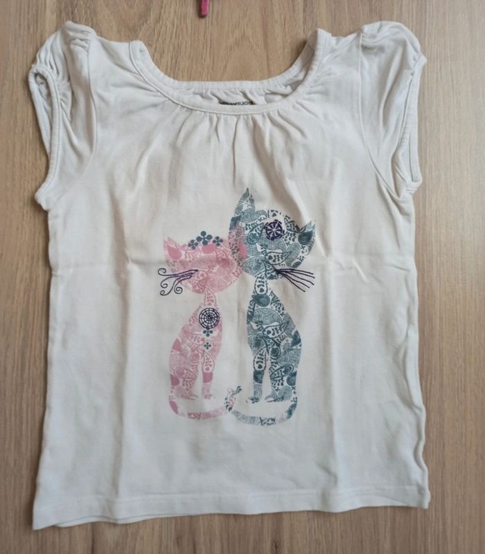 Gilet zippé col montant rose Okaïdi 5 ans et t-shirt blanc avec deux chats Vertbaudet 5 ans - photo numéro 5