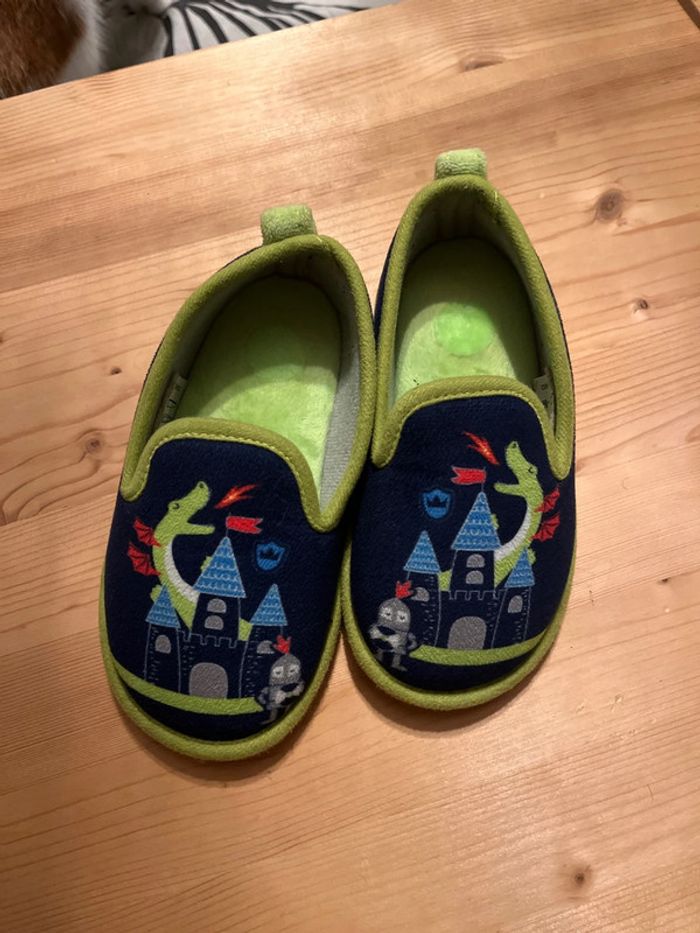 Chaussons chevalier et dragon pointure 28