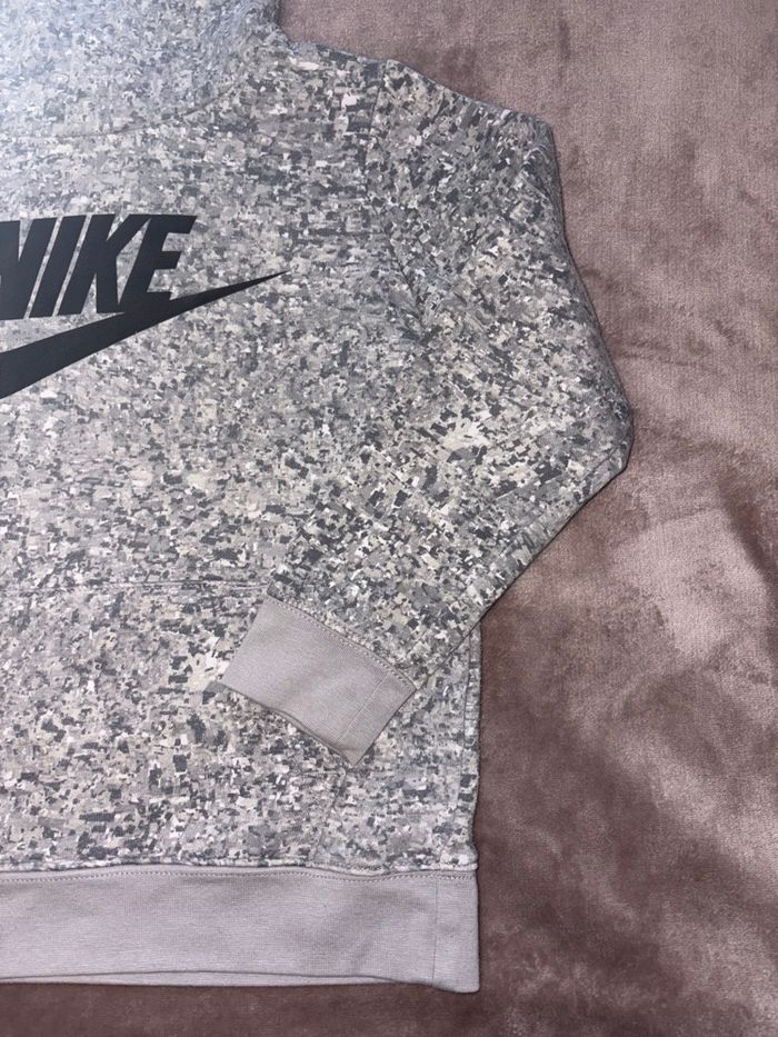 Sweat à capuche gris Nike enfant taille 6-7 ans en très bon état - photo numéro 4