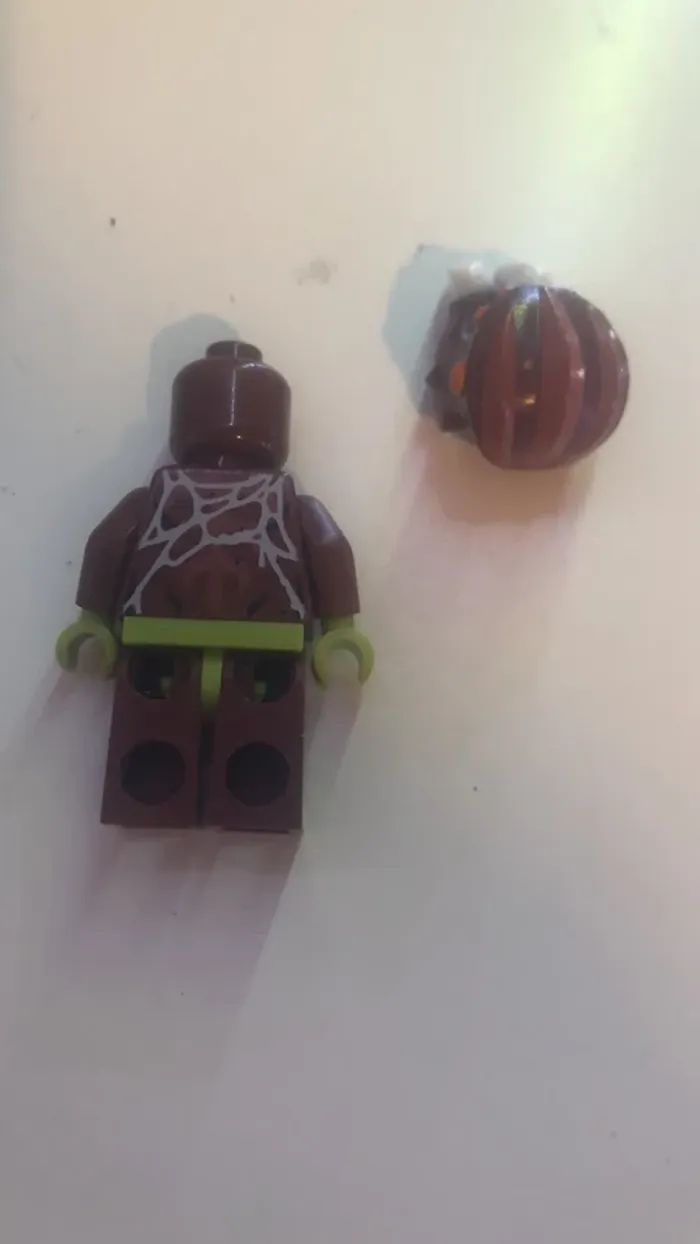 Homme araignée lego - photo numéro 3