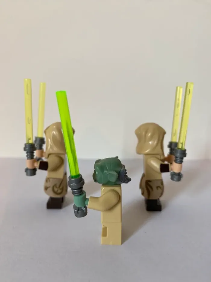 Figurine type lego Maître Yoda et 2 gardiens du temple Jedi. Star Wars - photo numéro 2