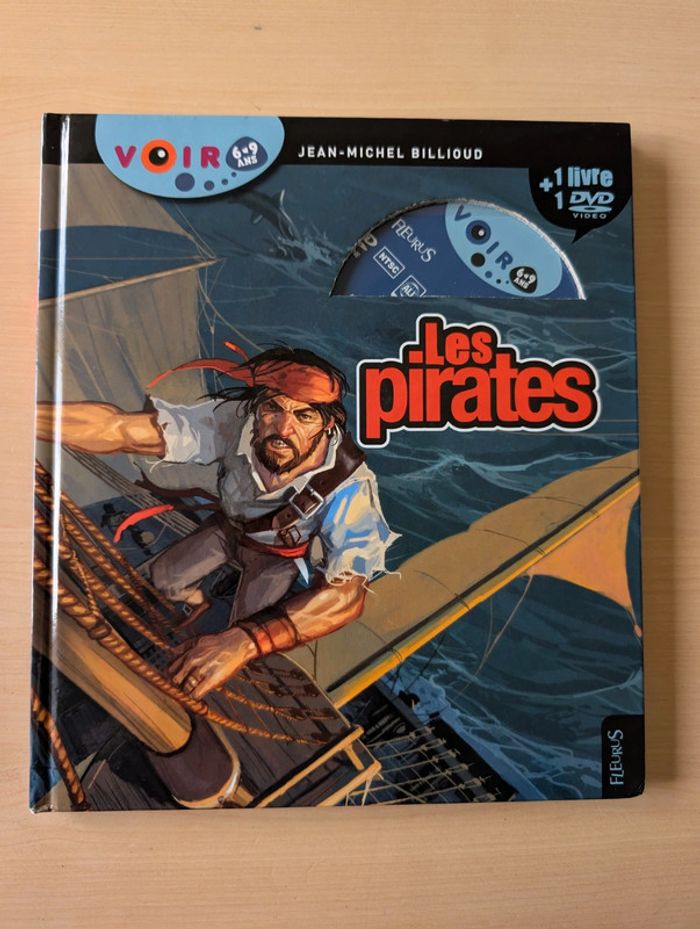 Livre les pirates avec 1 DVD