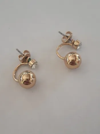 Jolies boucles dorées avec strass