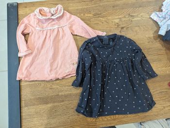2 robes 12 mois très bon état