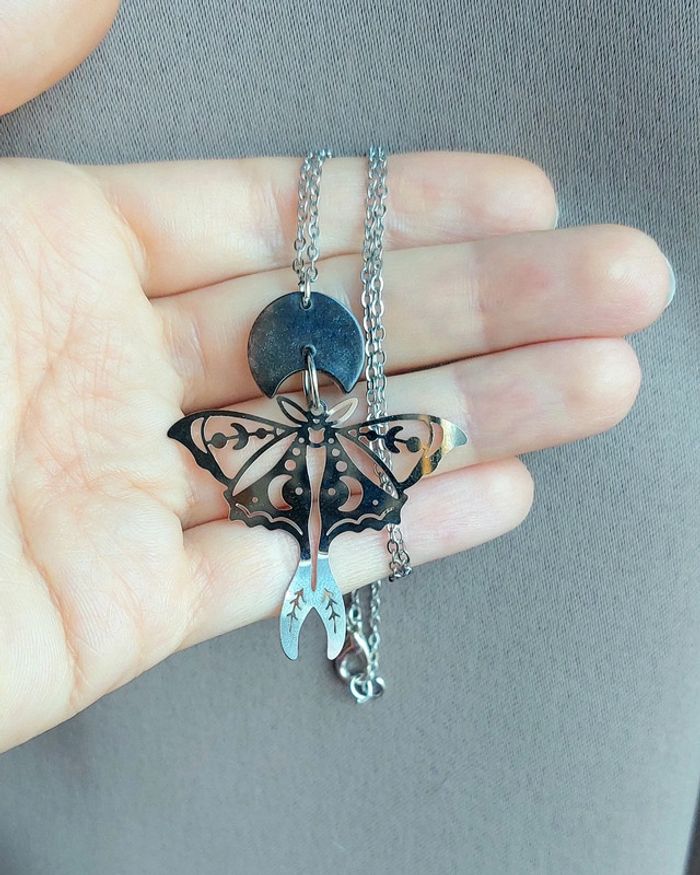 Collier papillon mystique