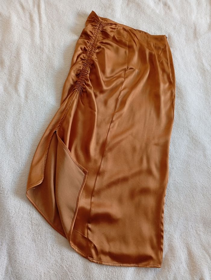 Jupe mi-longue. Stradivarius 36 - photo numéro 5