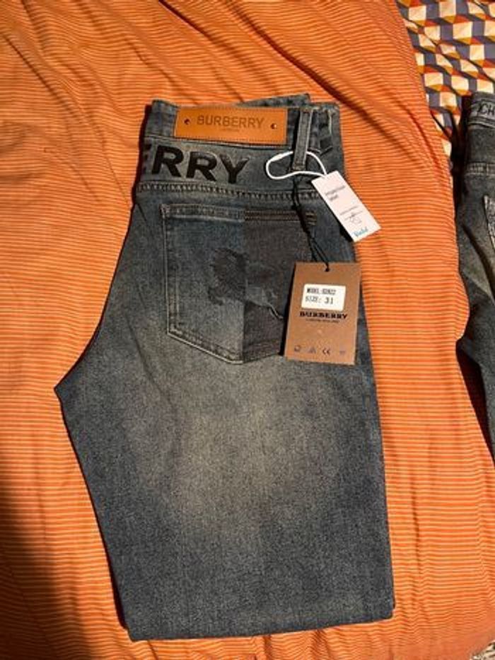 Jeans burberry officiel - photo numéro 1