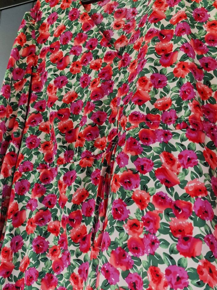 Robe rouge grosses fleurs - photo numéro 4
