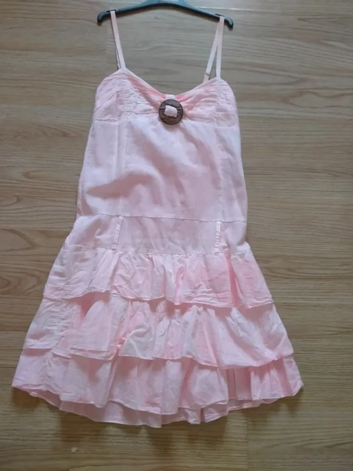 Robe courte a bretelles. Femme. Rose.
Taille 36 - photo numéro 4