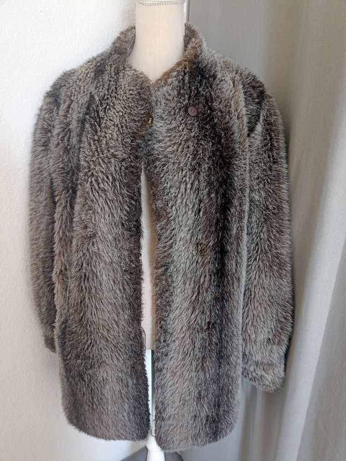 Magnifique et chaud le manteau fausse fourrure a prix tout doux