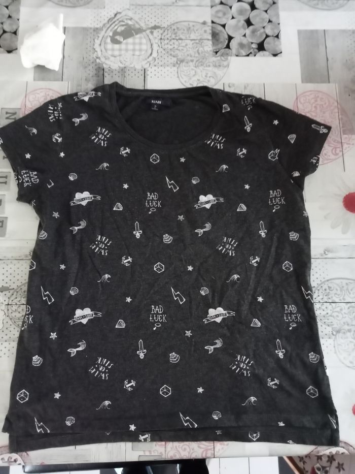 Tee-shirt taille 18ans Kiabi