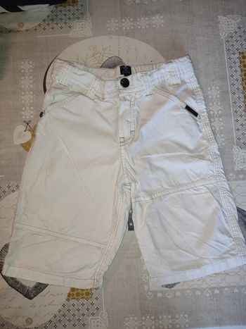 Short blanc