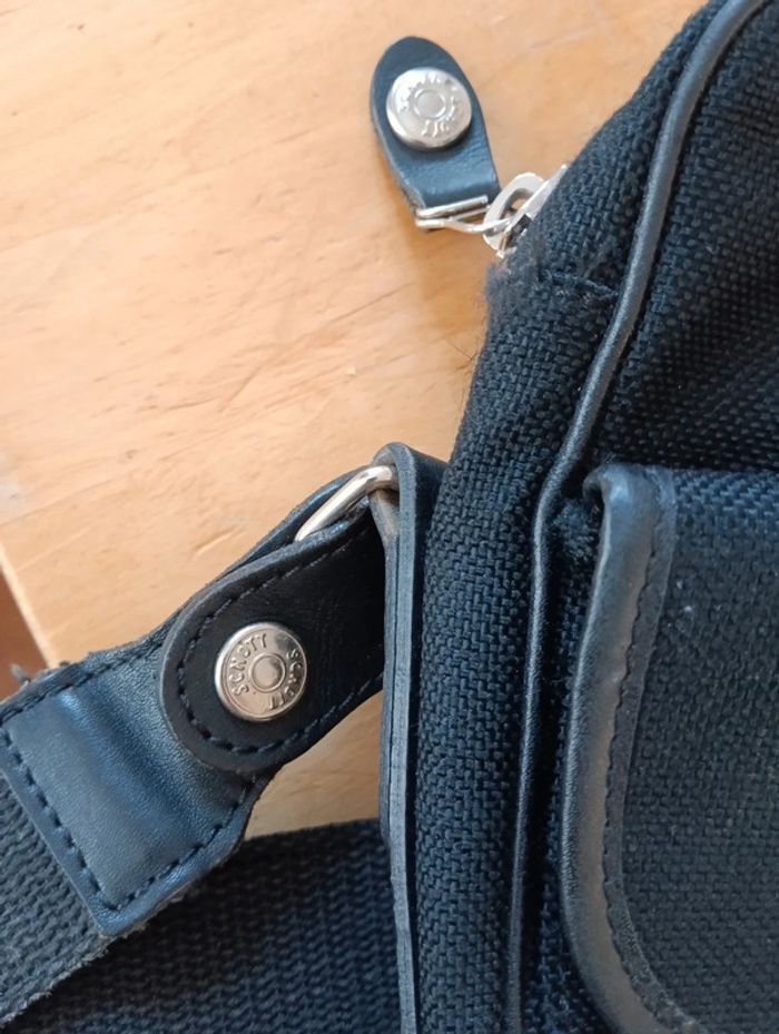 Sac bandoulière en tissus détails cuir  
De la gamme perfecto by Schott - photo numéro 16