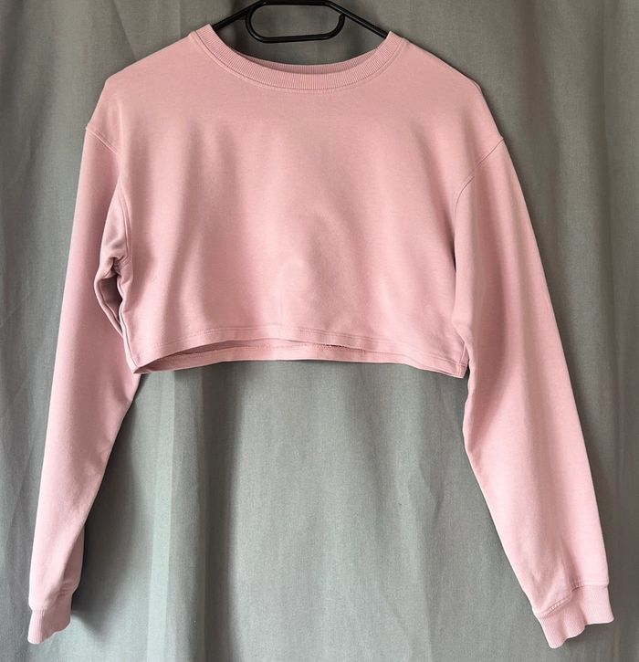 Pull court taille XS rose marque Bershka excellent état