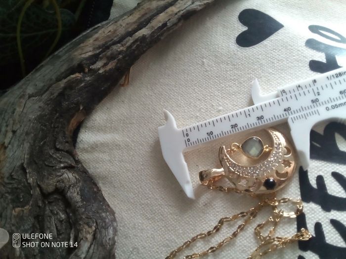 Collier pendentif lune avec pierres de labradorite et obsidienne - photo numéro 2