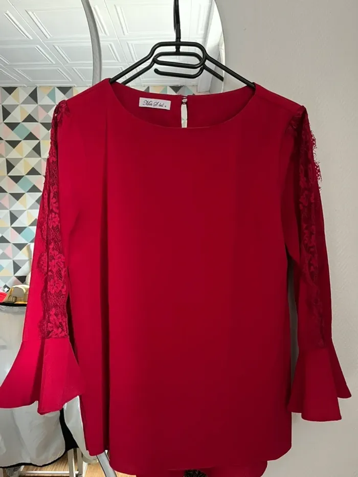 Blouse rouge dentelle