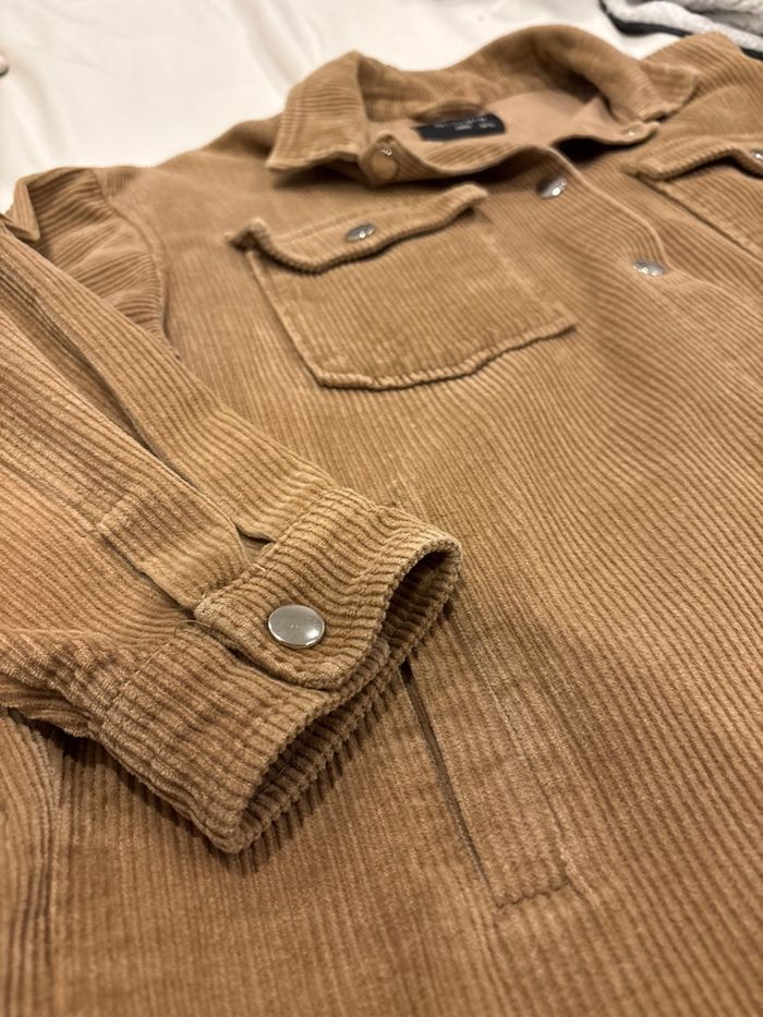 Sur chemise - photo numéro 3