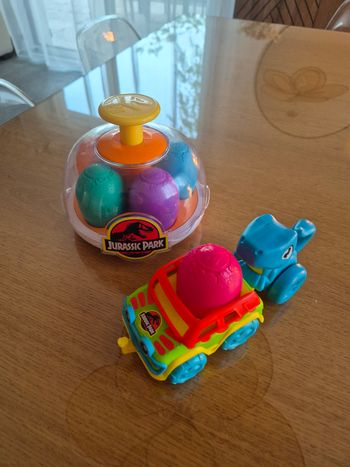 Toupie dinosaure jurassic park bébé oeuf