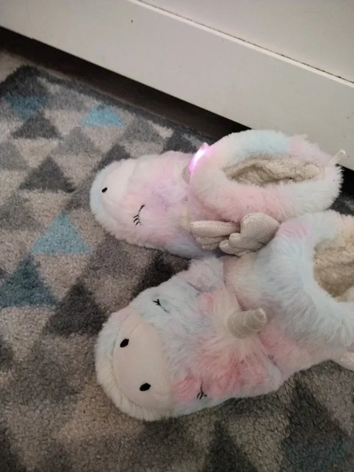 Chaussons licorne lumineux - photo numéro 3
