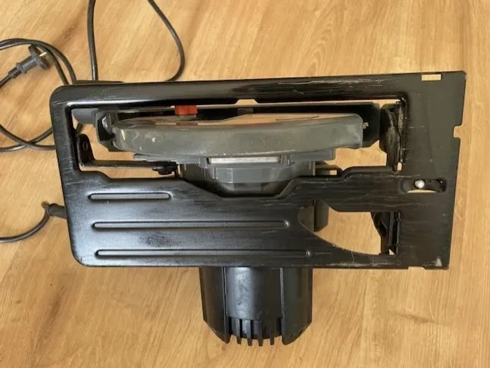 Scie circulaire électrique 1800 W - photo numéro 2