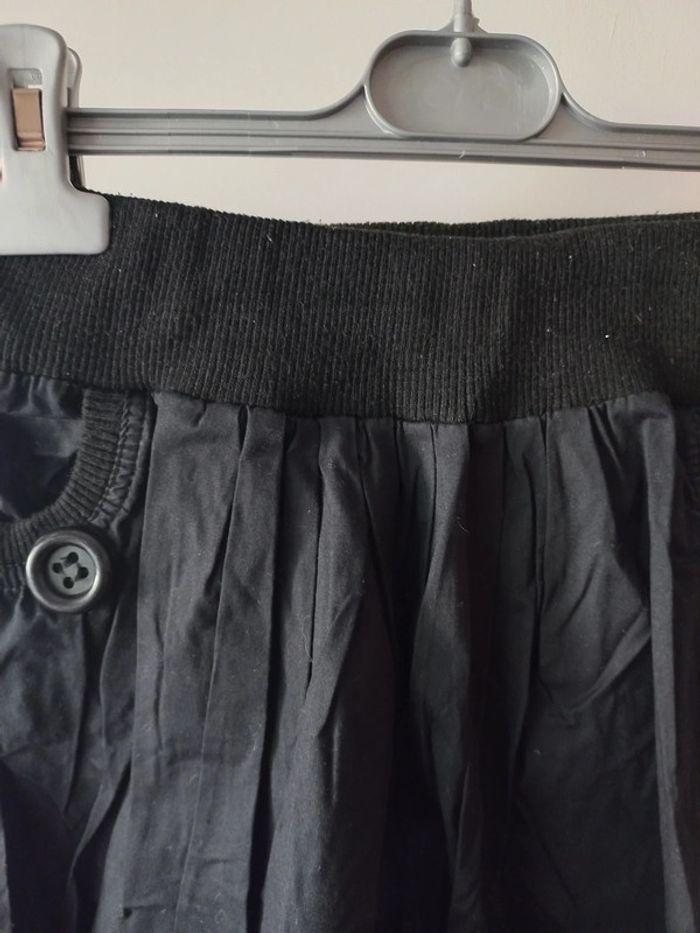 Jupe noire - photo numéro 3