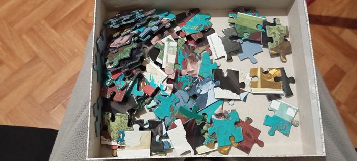 Pantalon neuf valeur 18 euros je les vends 10 euros le pantalon puzzle harry Potter jamais utilisé 5 euros le jeu la course a l héritage neuf jamais ouvert 20 euros - photo numéro 6