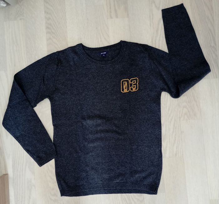 Pull gris chiné foncé Kiabi 
T. 10 ans