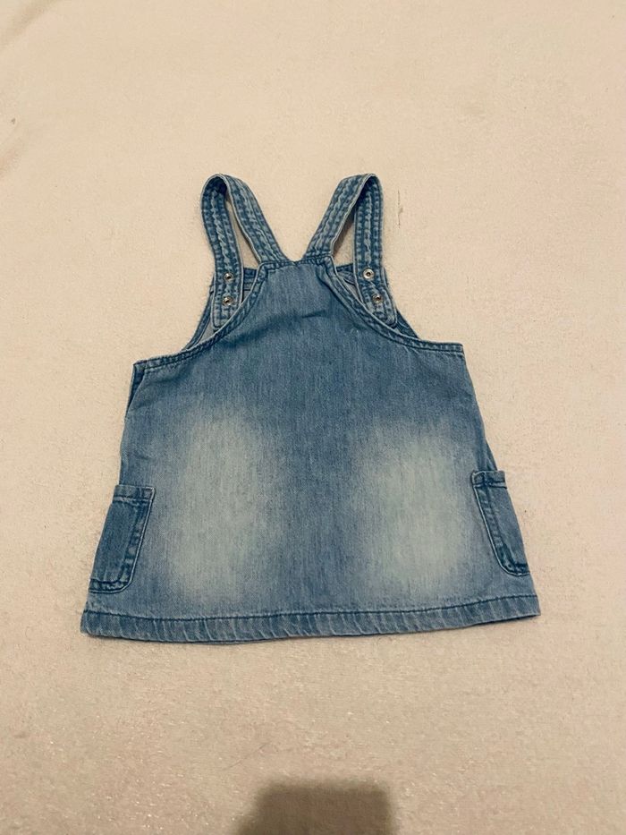 Salopette en jean H&M 9 mois • Bretelles croisées • Très bon état - photo numéro 3