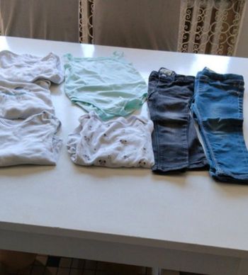 Lot 36 mois fille  2 Jean et 4 body +1 body débardeur une légère tâche pour faire