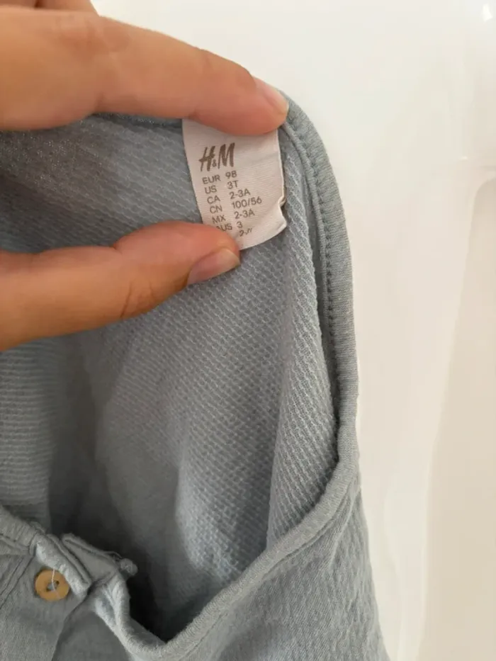 T-shirt H&M – Taille 98 cm – Bon état - photo numéro 4
