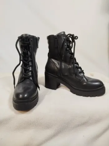 Chaussures neuf lovely  planet eram