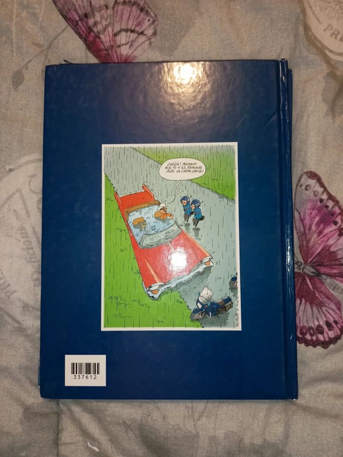 BD Les gendarmes - Procès vert pâle - Tome 2 - photo numéro 3