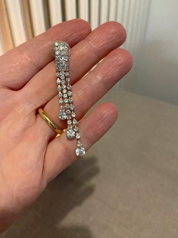 Boucles d’oreilles longues en strass