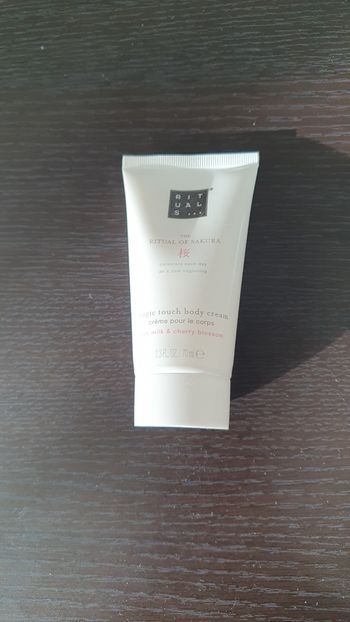 Crème corps neuve Sakura