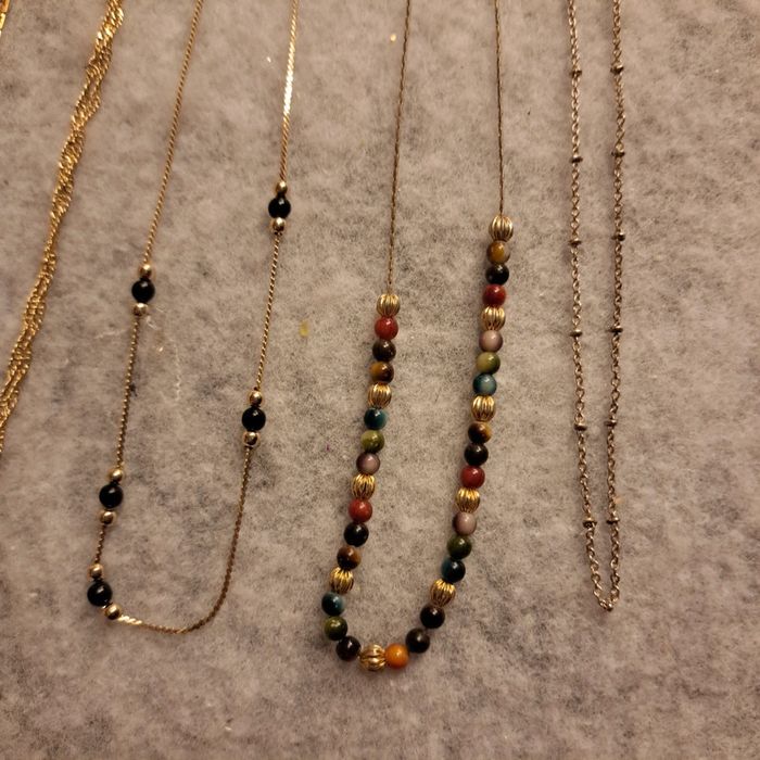 Lot colliers doré tout en finesse - photo numéro 4