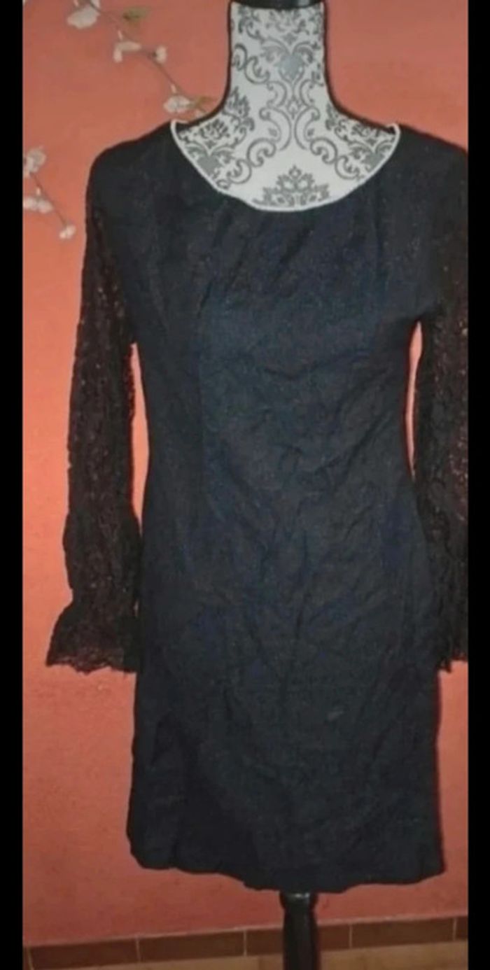 Robe noire pailletées et manche dentelle T38