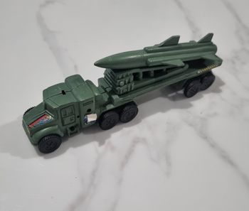 camion militaire porte missile vert kaki