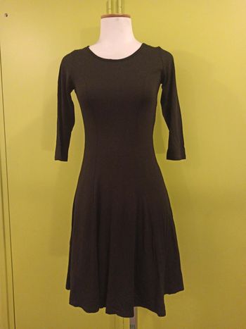 Robe pull manche 3/4 col rond, stile patineusse très élégant