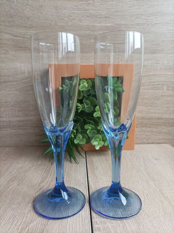 Lot 2 verres à pied 