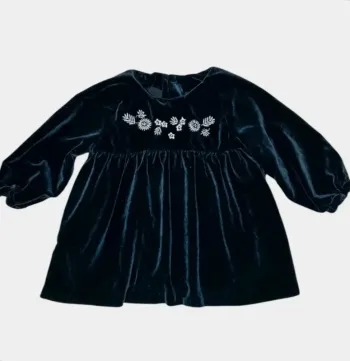 Bonnet à Pompon Robe à manches longues 6 mois en velours NEUVE